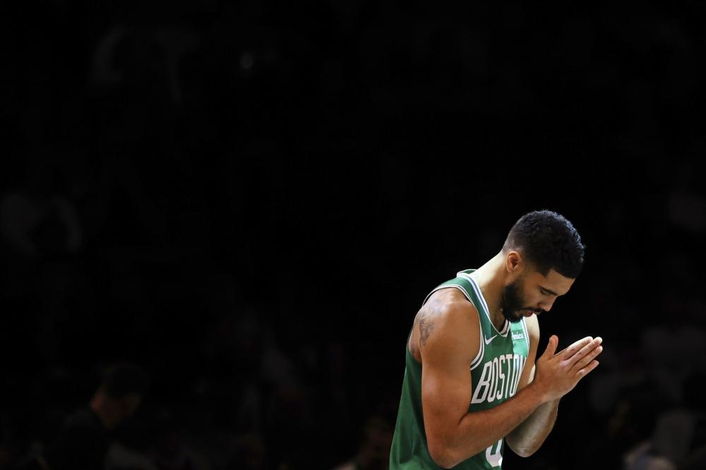 结束6年快船生涯！28岁射手1年合同签雄鹿：上季三分命中率超四成