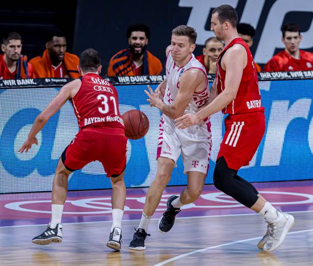 非媒：多特蒙德和莱比锡关注巴黎岁边锋O-卡马拉.